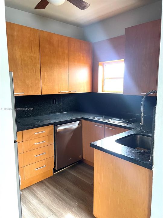 For Rent: $2,420 (2 beds, 1 baths, 1200 Square Feet)