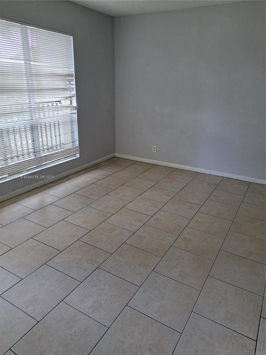 For Rent: $1,600 (1 beds, 1 baths, 495 Square Feet)