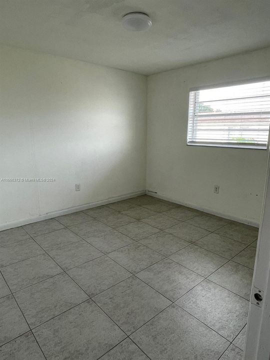 For Rent: $2,200 (2 beds, 1 baths, 800 Square Feet)