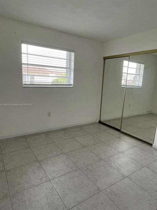 For Rent: $2,200 (2 beds, 1 baths, 800 Square Feet)