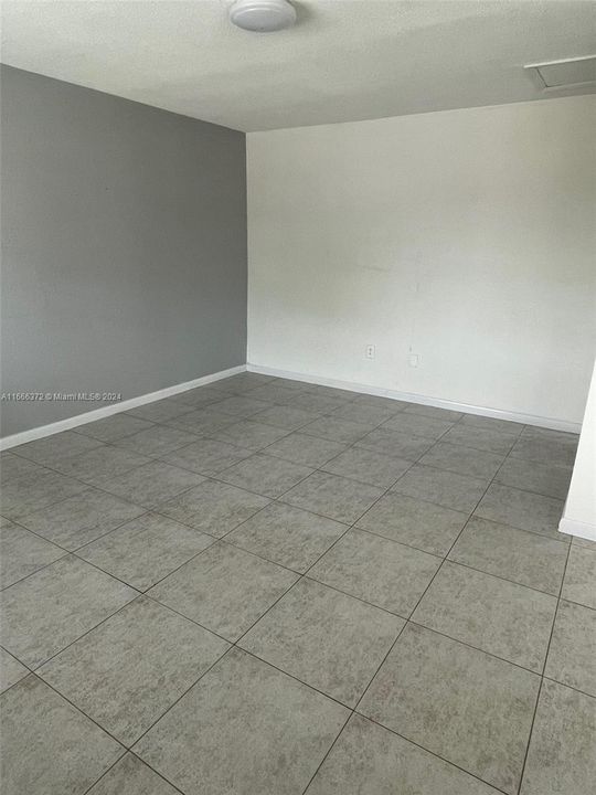 For Rent: $2,200 (2 beds, 1 baths, 800 Square Feet)