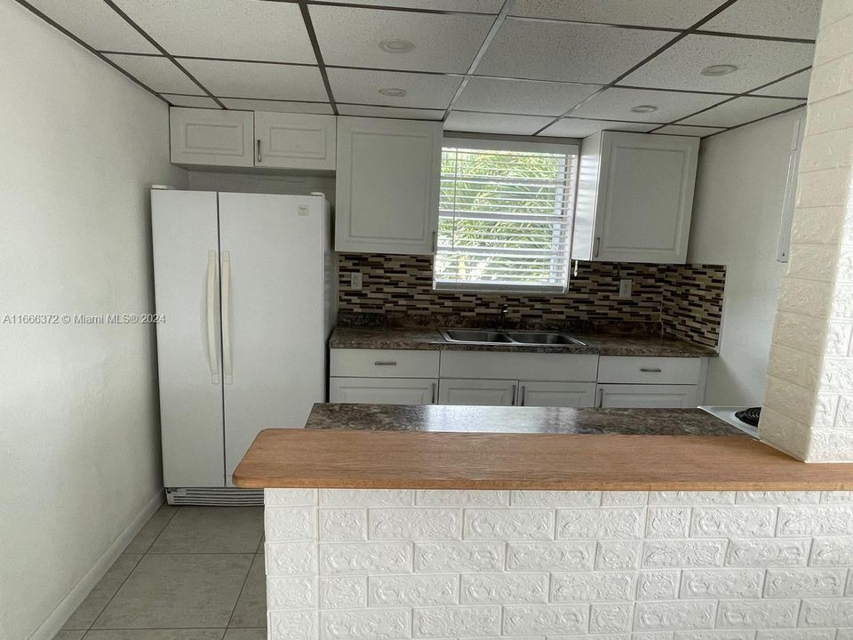 For Rent: $2,200 (2 beds, 1 baths, 800 Square Feet)