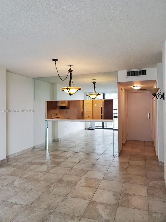 For Sale: $375,000 (1 beds, 1 baths, 768 Square Feet)