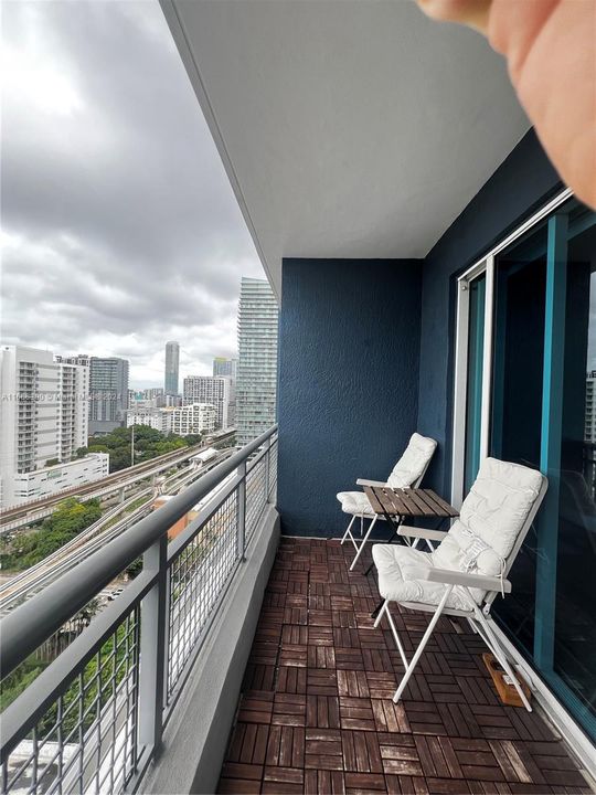 For Sale: $490,000 (1 beds, 1 baths, 595 Square Feet)