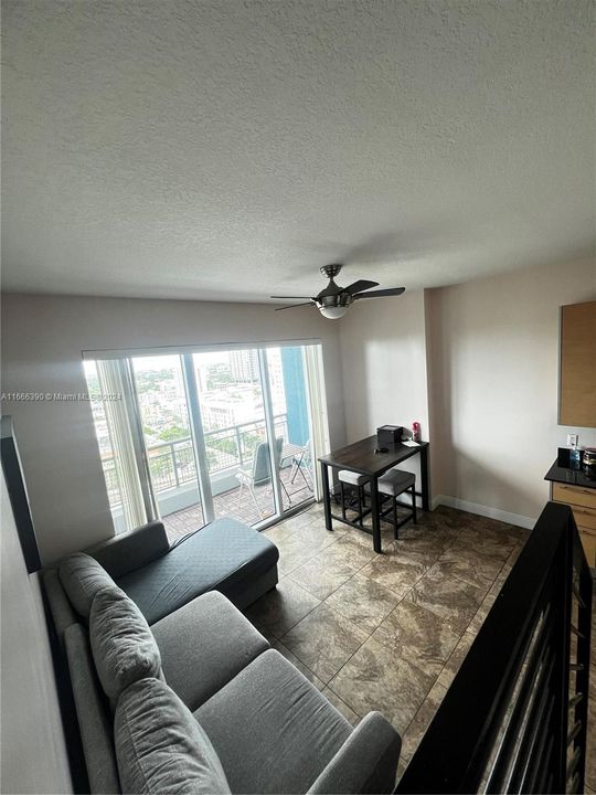 For Sale: $490,000 (1 beds, 1 baths, 595 Square Feet)