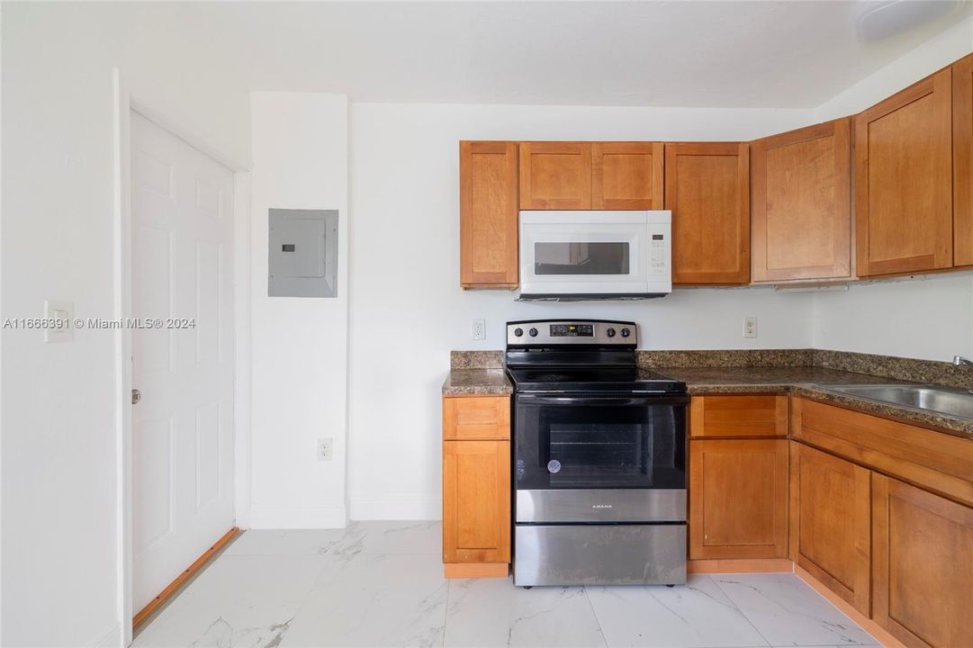 For Rent: $1,850 (1 beds, 1 baths, 546 Square Feet)