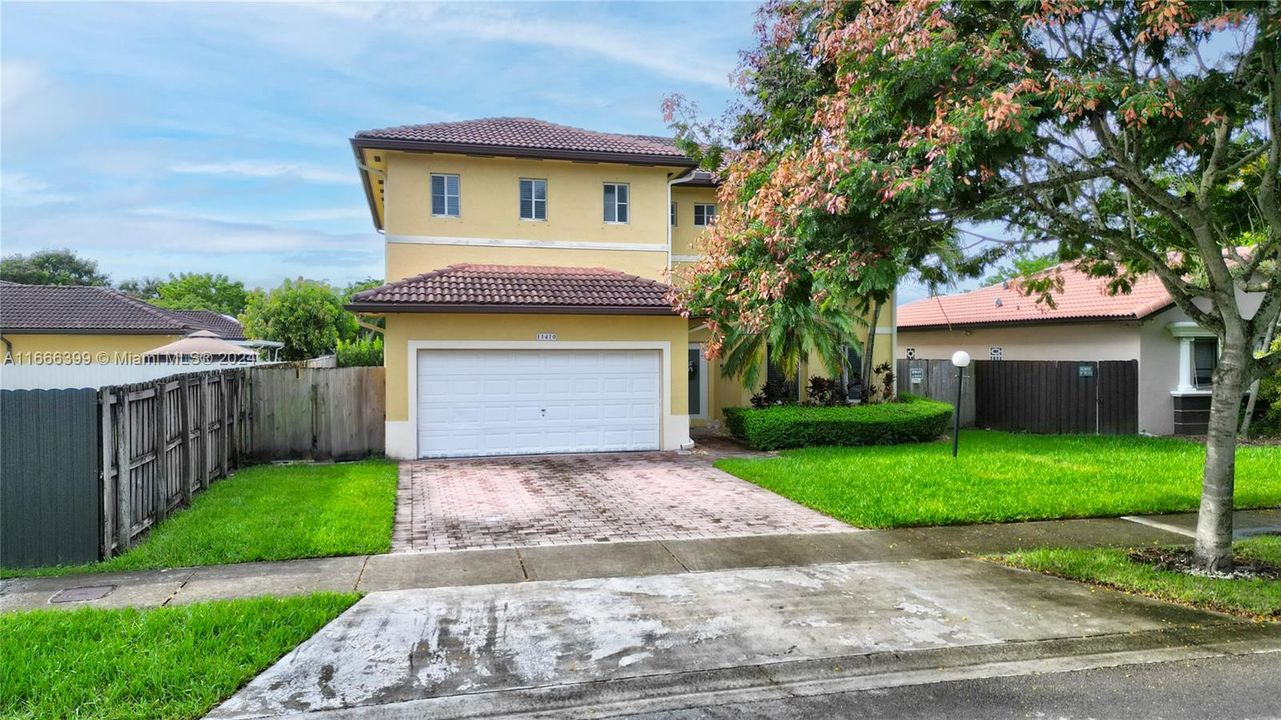 For Sale: $660,000 (3 beds, 3 baths, 2727 Square Feet)