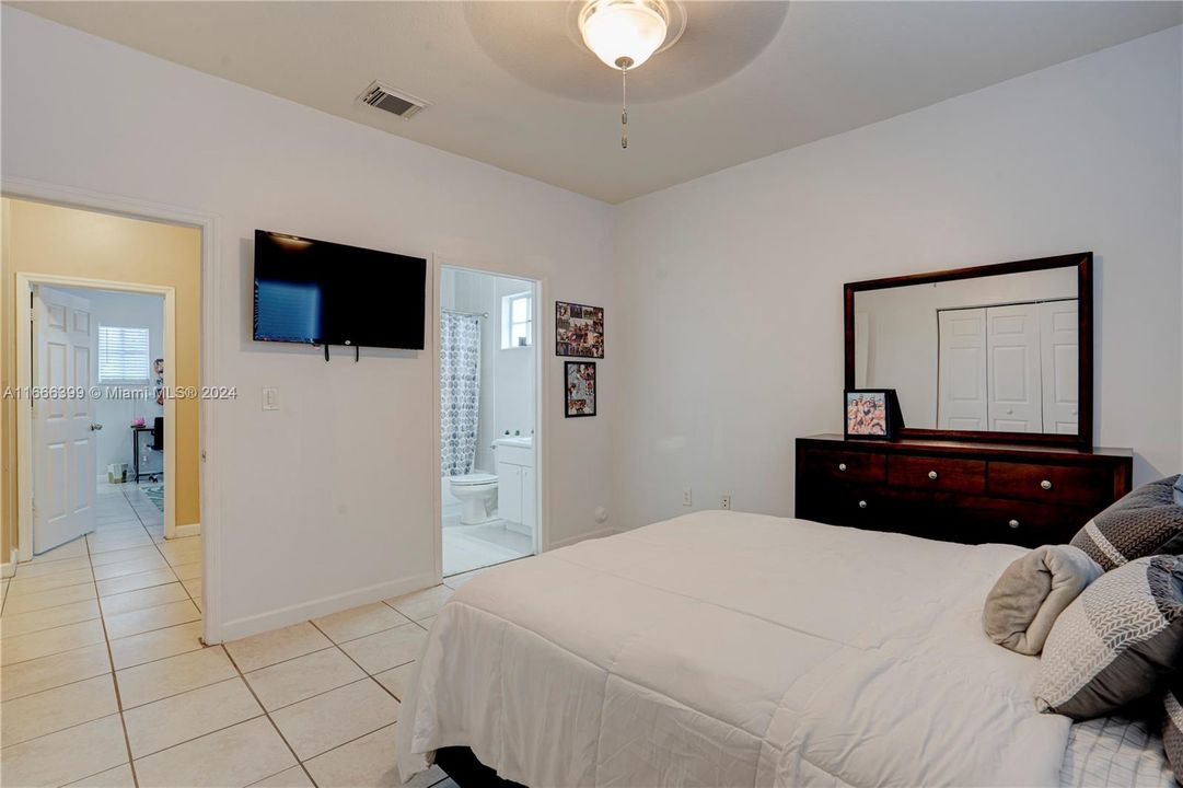 For Sale: $660,000 (3 beds, 3 baths, 2727 Square Feet)