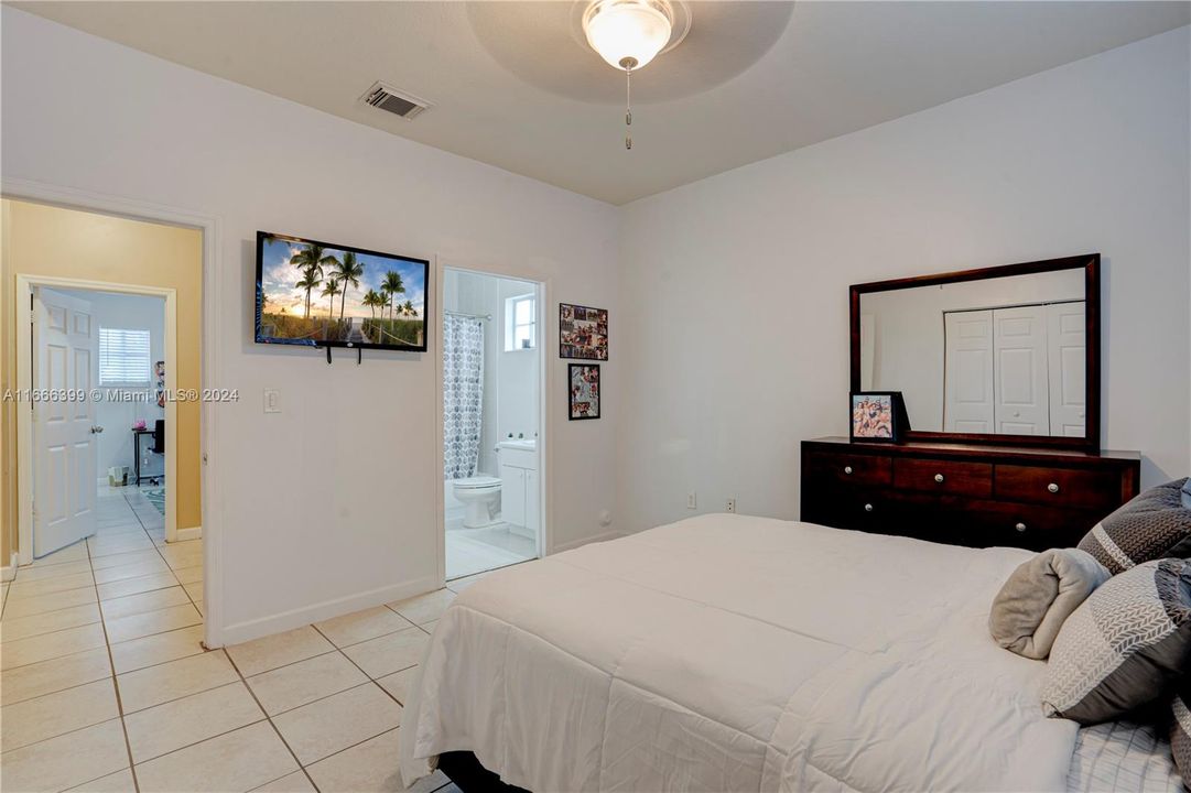 For Sale: $660,000 (3 beds, 3 baths, 2727 Square Feet)