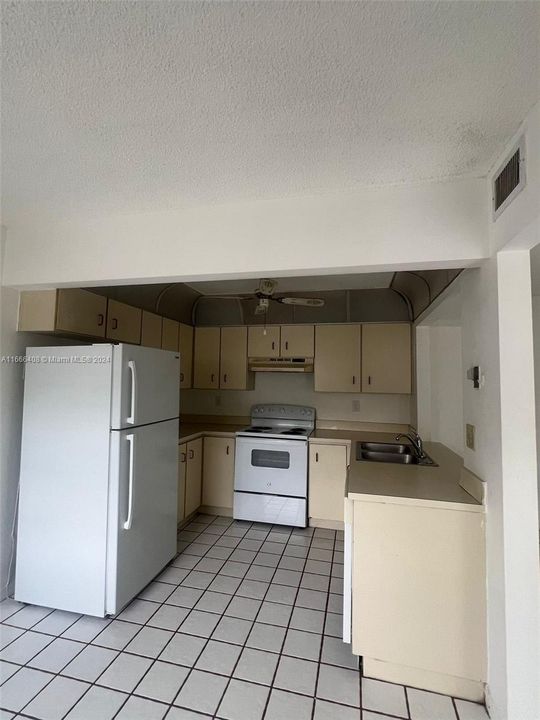 For Sale: $255,000 (2 beds, 2 baths, 1060 Square Feet)