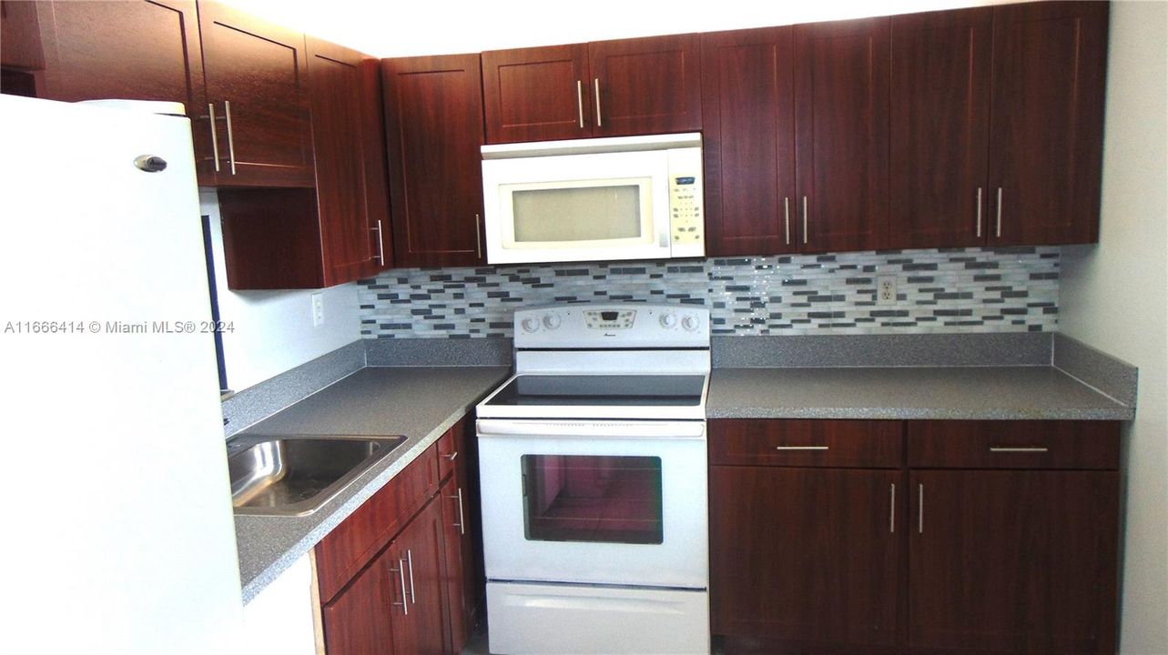 For Rent: $1,750 (2 beds, 2 baths, 1000 Square Feet)