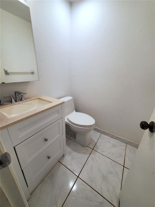 For Rent: $1,700 (1 beds, 1 baths, 830 Square Feet)