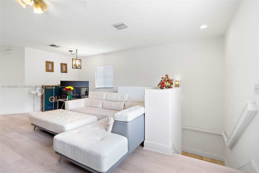 For Sale: $399,000 (3 beds, 2 baths, 1416 Square Feet)