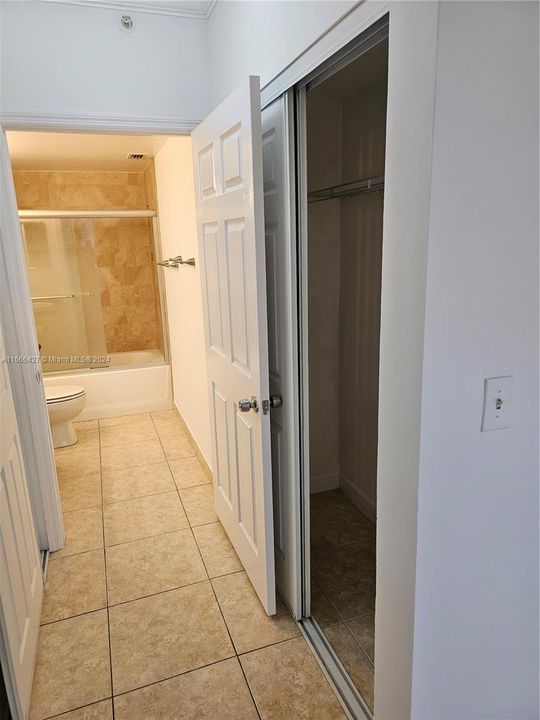 Active With Contract: $2,250 (2 beds, 2 baths, 1161 Square Feet)