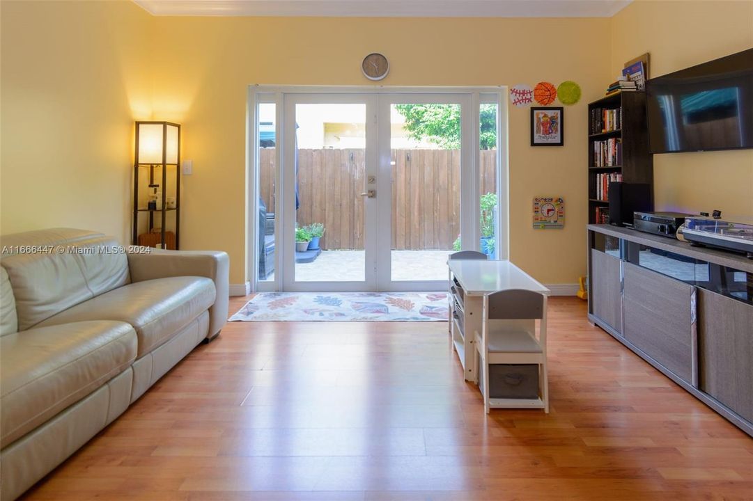 For Sale: $380,000 (2 beds, 2 baths, 1250 Square Feet)