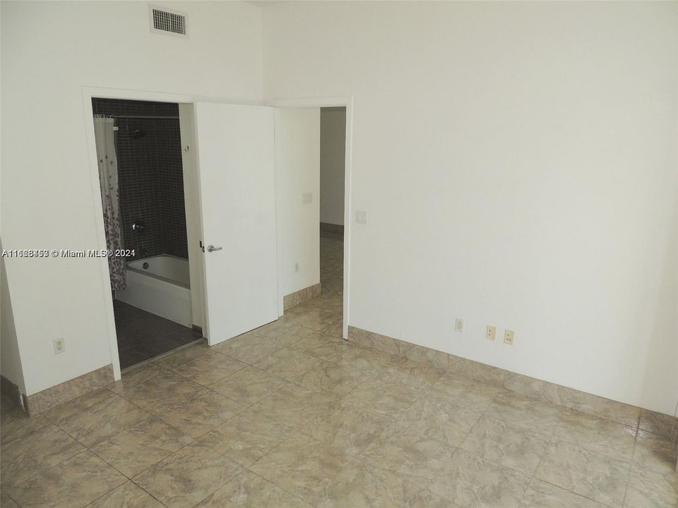 For Rent: $2,900 (1 beds, 1 baths, 650 Square Feet)