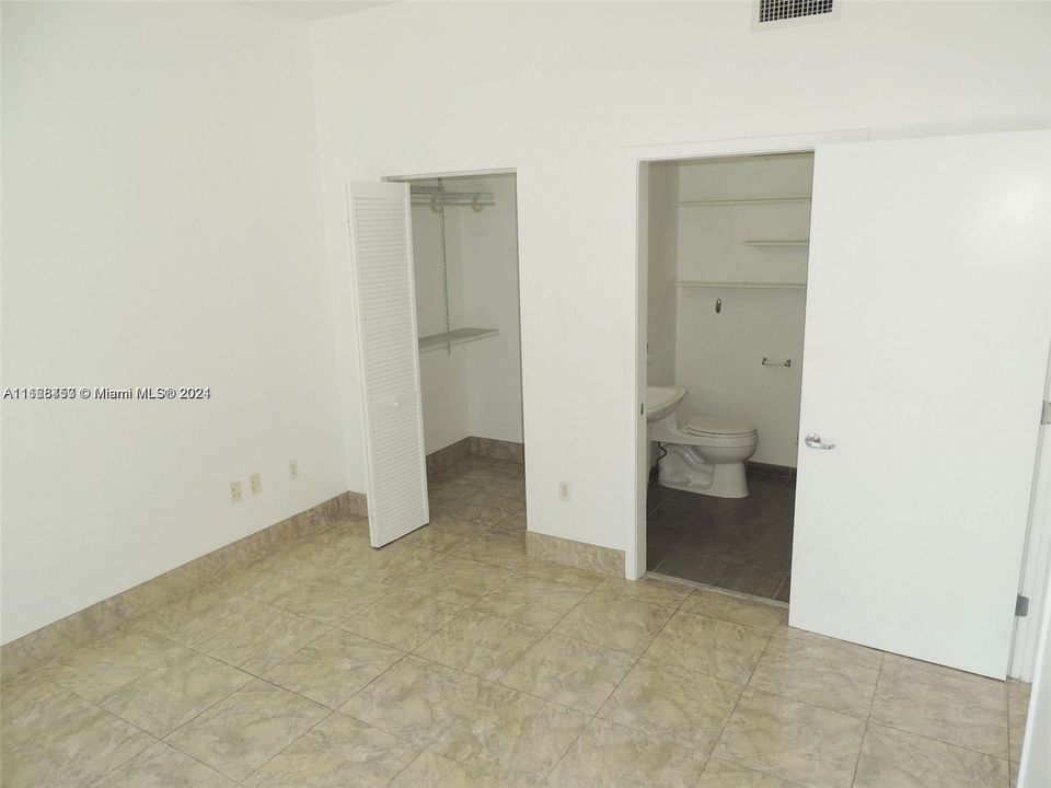 For Rent: $2,900 (1 beds, 1 baths, 650 Square Feet)