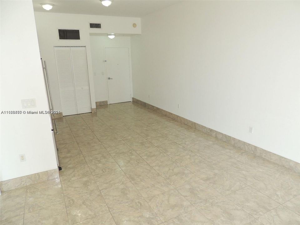 For Rent: $2,900 (1 beds, 1 baths, 650 Square Feet)