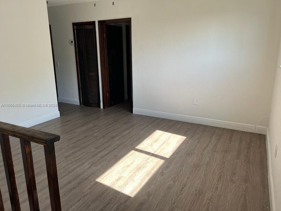 For Rent: $3,400 (3 beds, 1 baths, 2708 Square Feet)