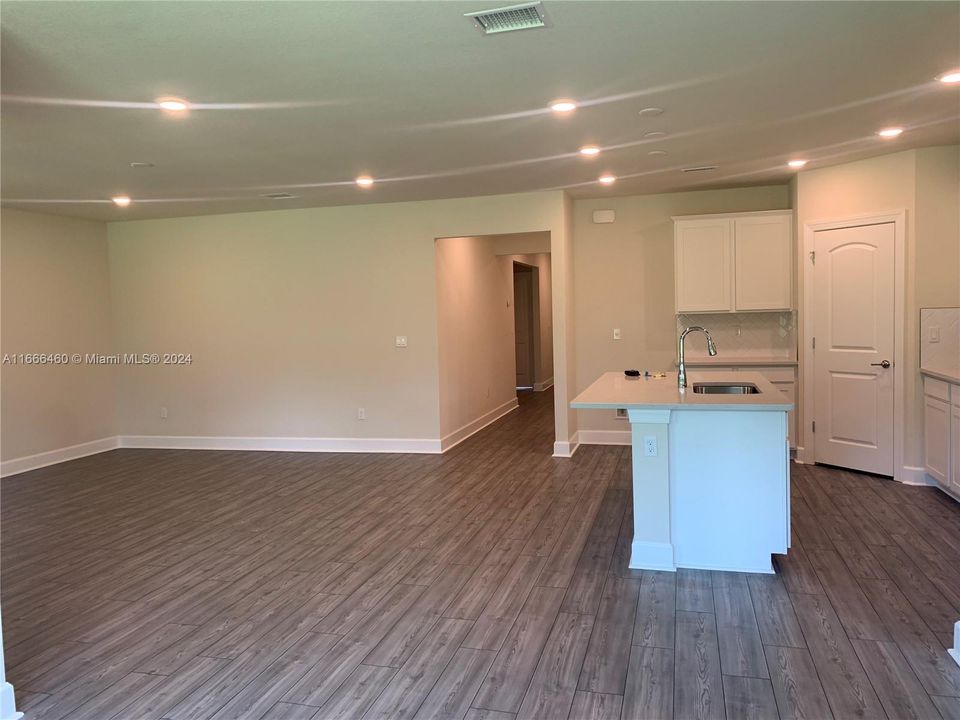 For Rent: $2,500 (3 beds, 2 baths, 1663 Square Feet)