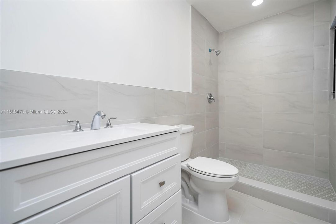 For Rent: $2,750 (2 beds, 1 baths, 1844 Square Feet)