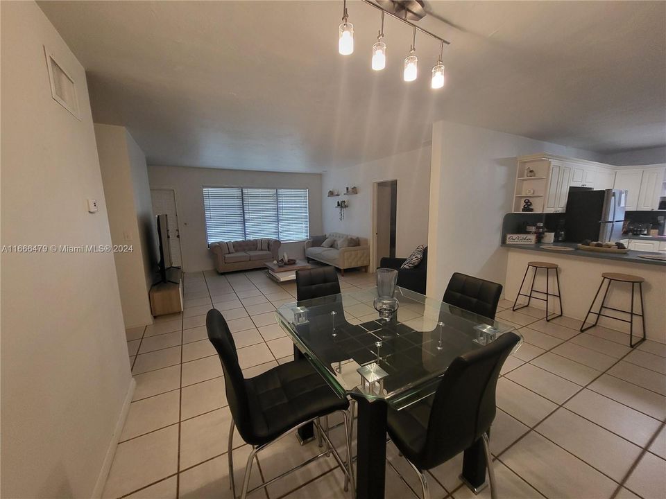 En Venta: $599,000 (3 camas, 2 baños, 1725 Pies cuadrados)