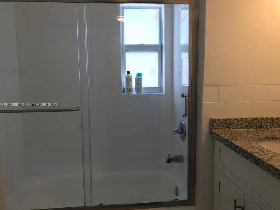 For Rent: $2,100 (1 beds, 1 baths, 698 Square Feet)