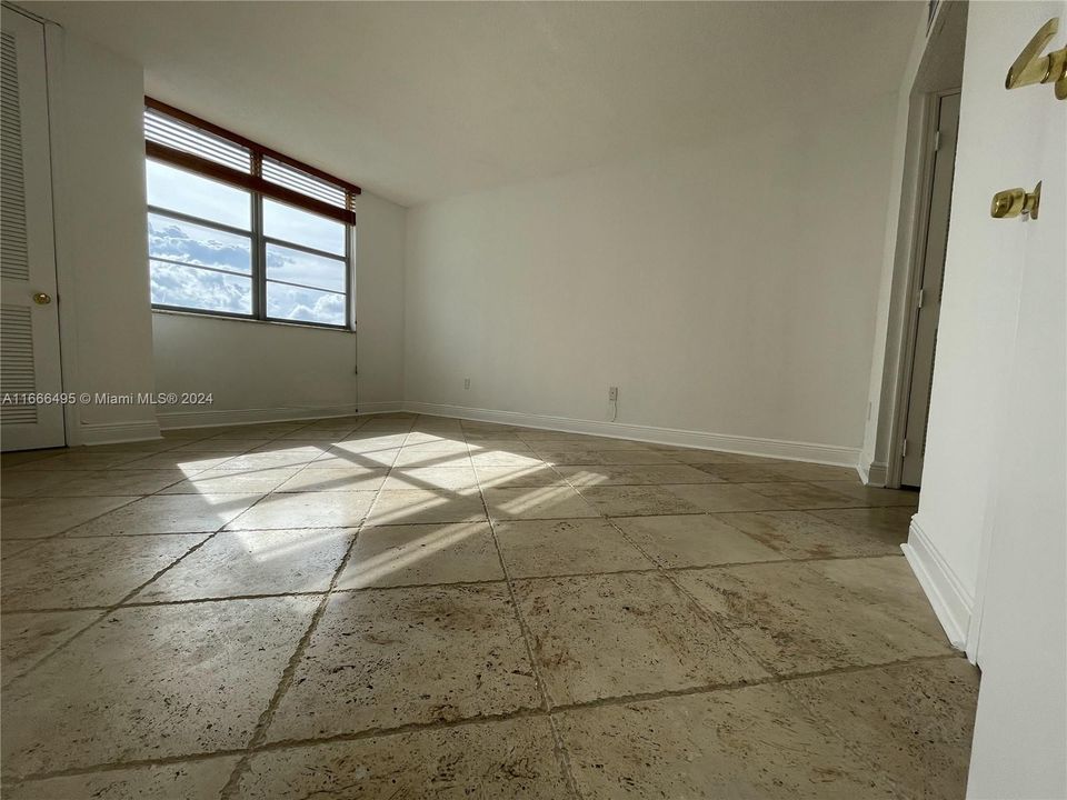 For Rent: $3,100 (1 beds, 2 baths, 824 Square Feet)