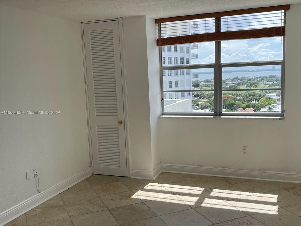 For Rent: $3,100 (1 beds, 2 baths, 824 Square Feet)