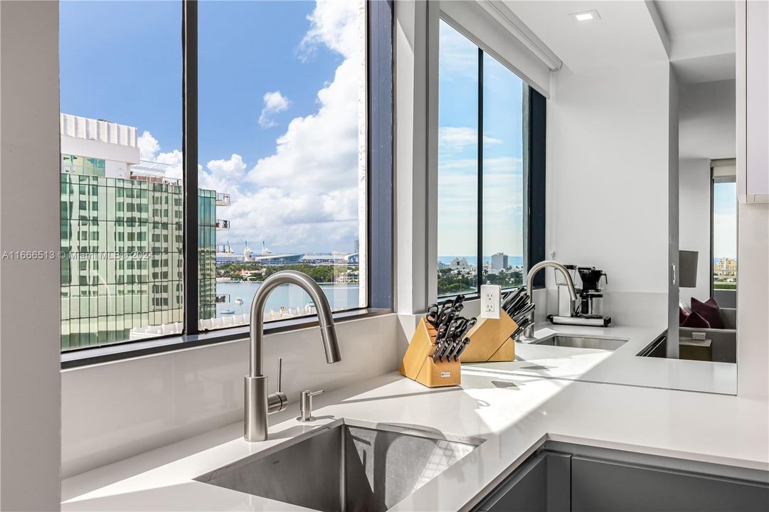 For Sale: $1,200,000 (2 beds, 2 baths, 1262 Square Feet)