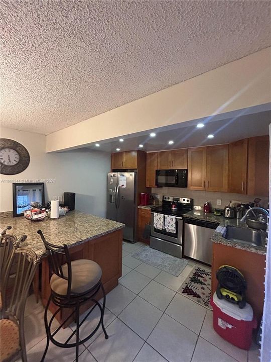 For Sale: $350,000 (2 beds, 1 baths, 1046 Square Feet)