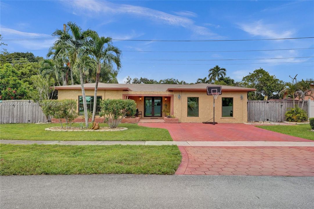 For Sale: $635,000 (3 beds, 2 baths, 2012 Square Feet)