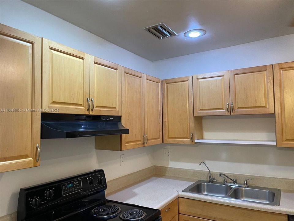 For Rent: $2,350 (2 beds, 2 baths, 1003 Square Feet)