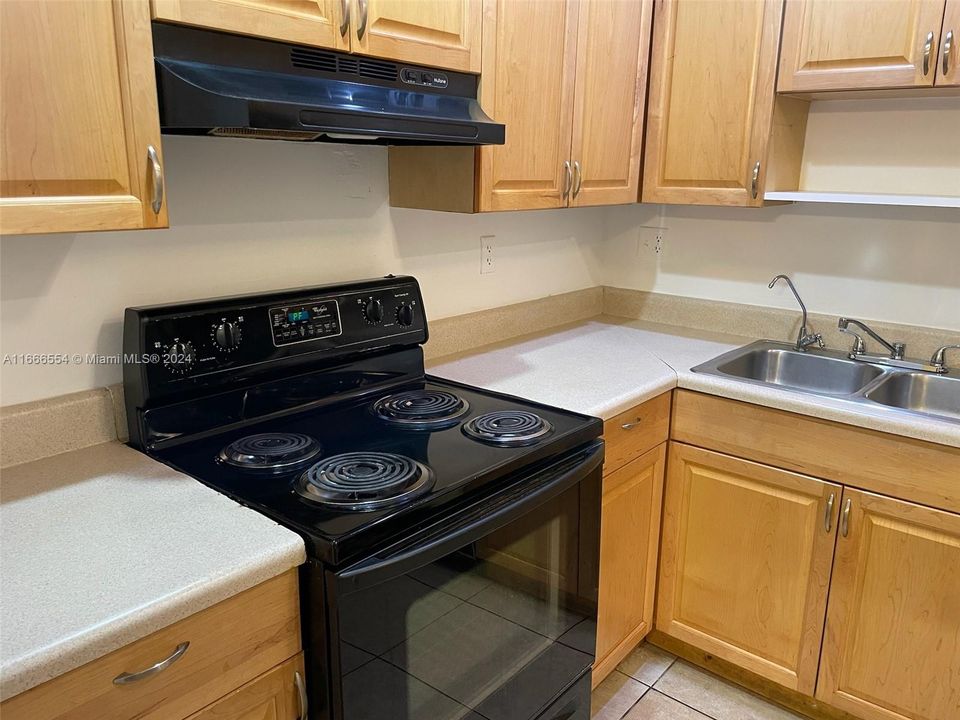 For Rent: $2,350 (2 beds, 2 baths, 1003 Square Feet)