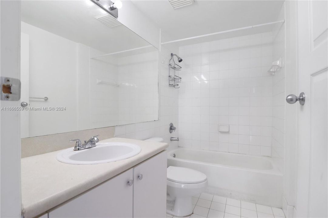 For Rent: $2,650 (2 beds, 2 baths, 1080 Square Feet)