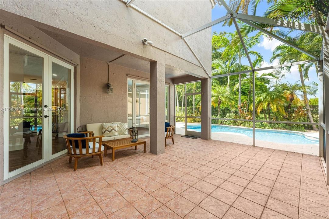 Spacious screened patio