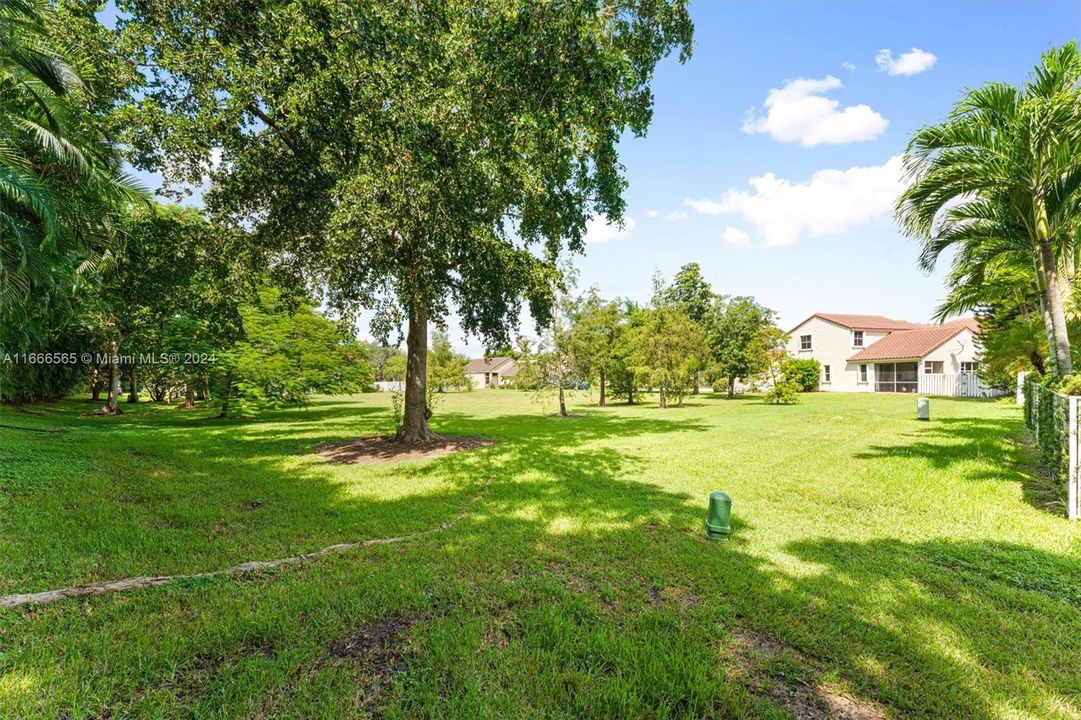 For Sale: $917,000 (4 beds, 2 baths, 2133 Square Feet)