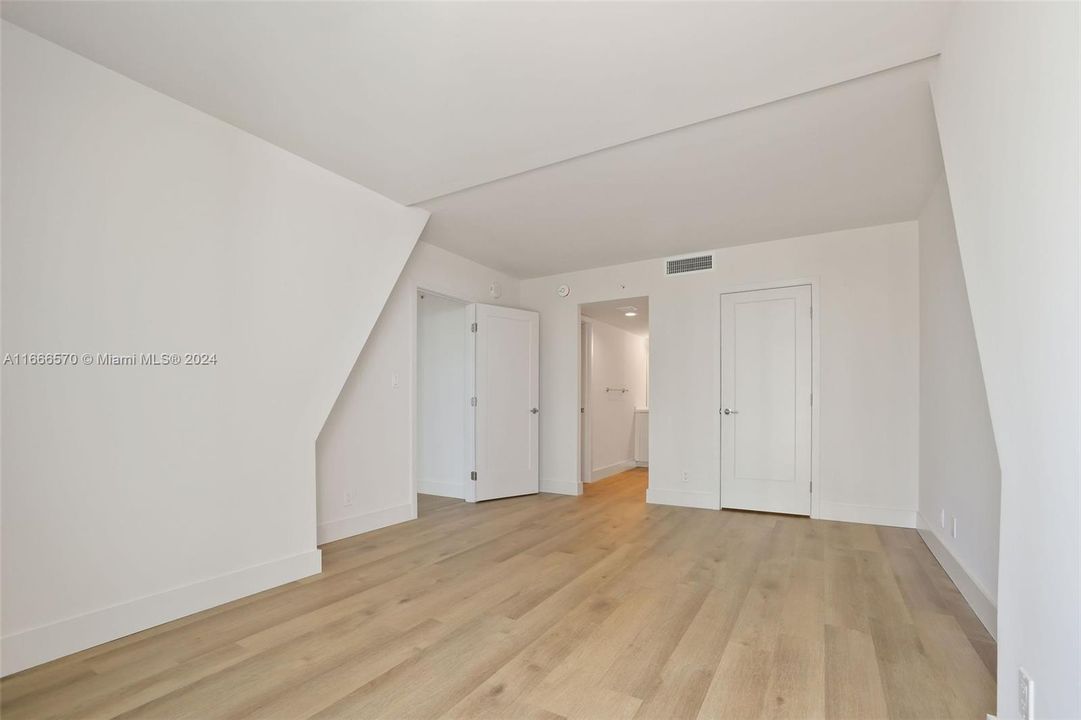 For Rent: $3,587 (1 beds, 1 baths, 1036 Square Feet)