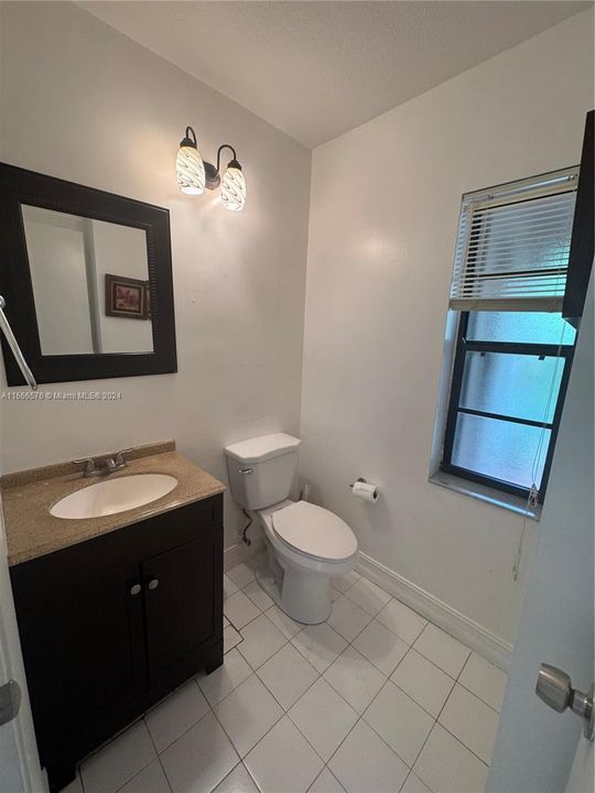 For Rent: $2,700 (2 beds, 1 baths, 1050 Square Feet)