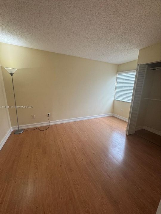 For Rent: $2,700 (2 beds, 1 baths, 1050 Square Feet)