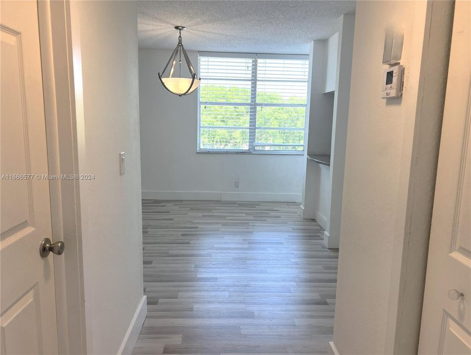 For Sale: $235,000 (2 beds, 2 baths, 980 Square Feet)