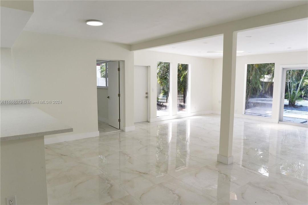 En Venta: $880,000 (4 camas, 2 baños, 1750 Pies cuadrados)