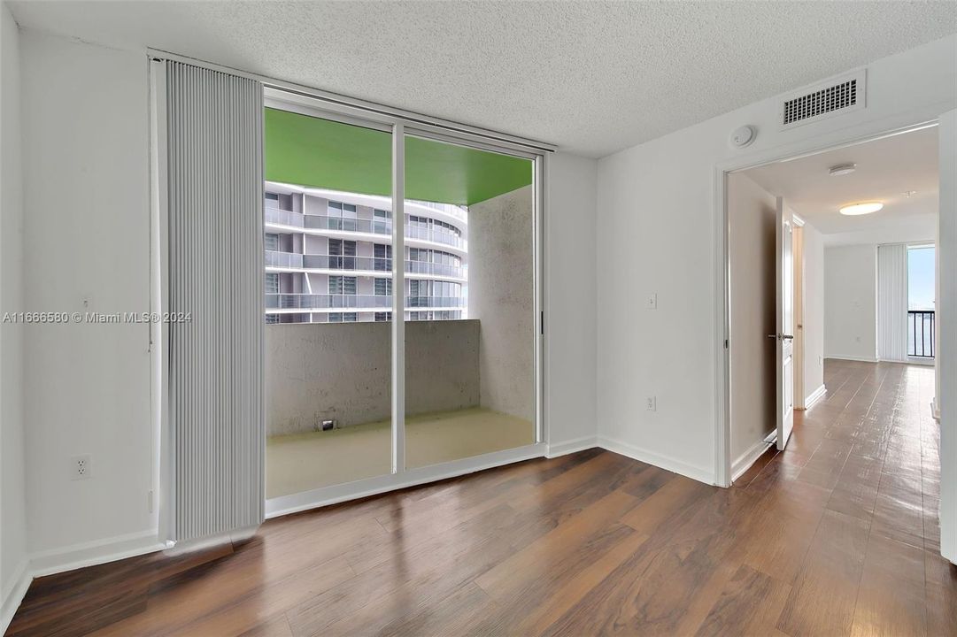 For Rent: $2,867 (1 beds, 1 baths, 827 Square Feet)