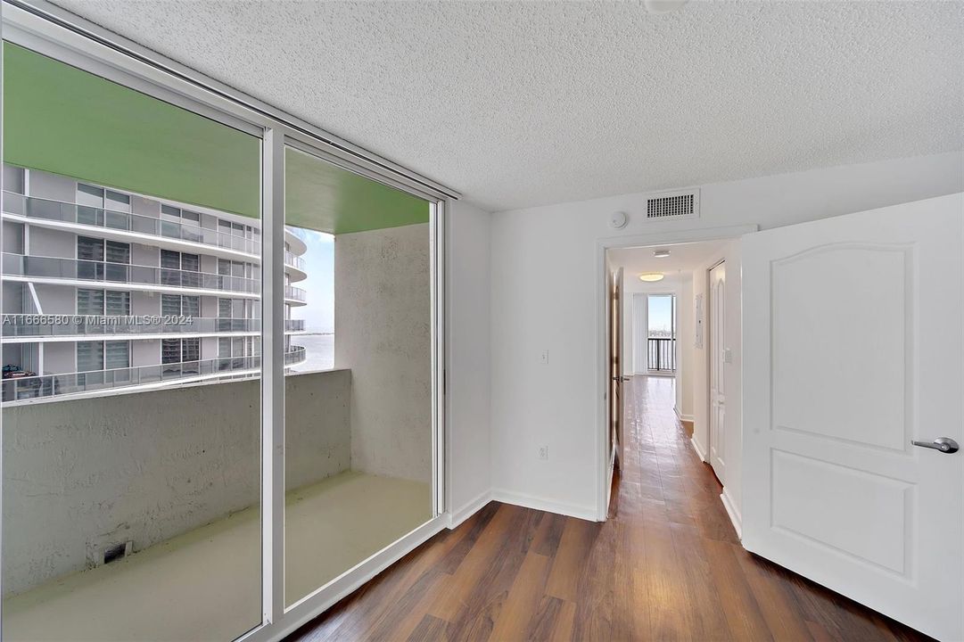 For Rent: $2,867 (1 beds, 1 baths, 827 Square Feet)