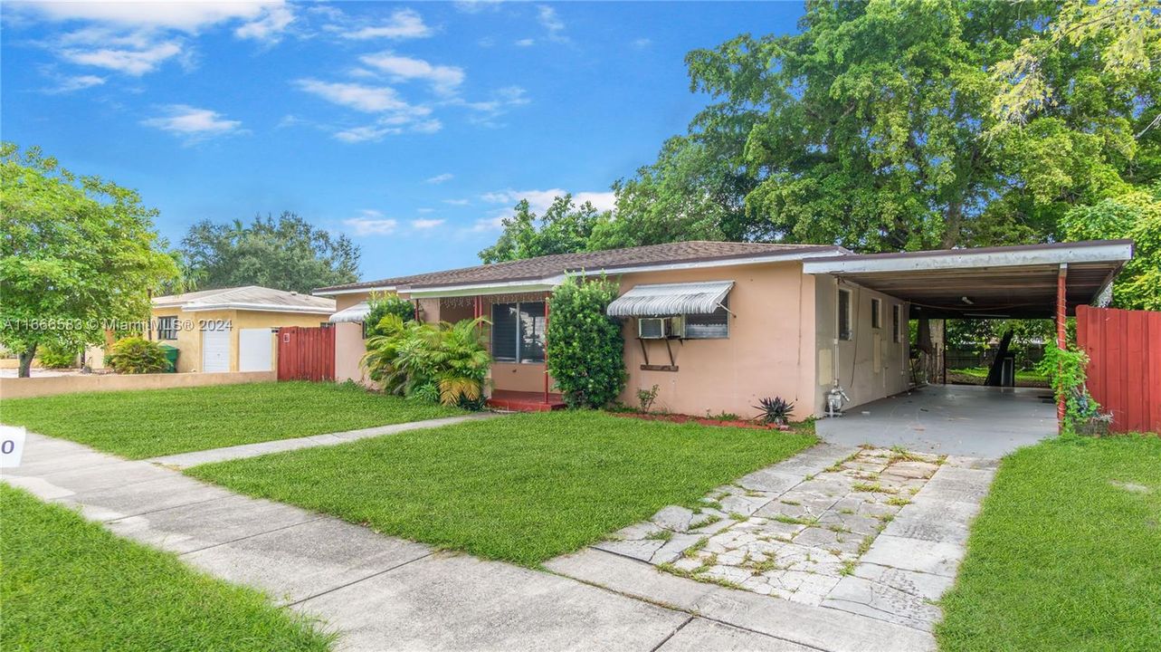 For Sale: $725,000 (3 beds, 2 baths, 1557 Square Feet)