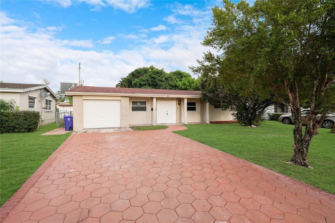 For Sale: $485,900 (3 beds, 2 baths, 1443 Square Feet)