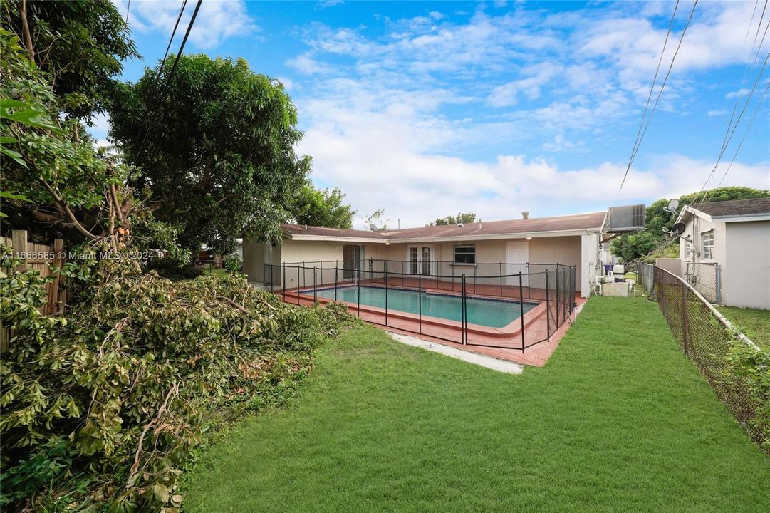 For Sale: $485,900 (3 beds, 2 baths, 1443 Square Feet)