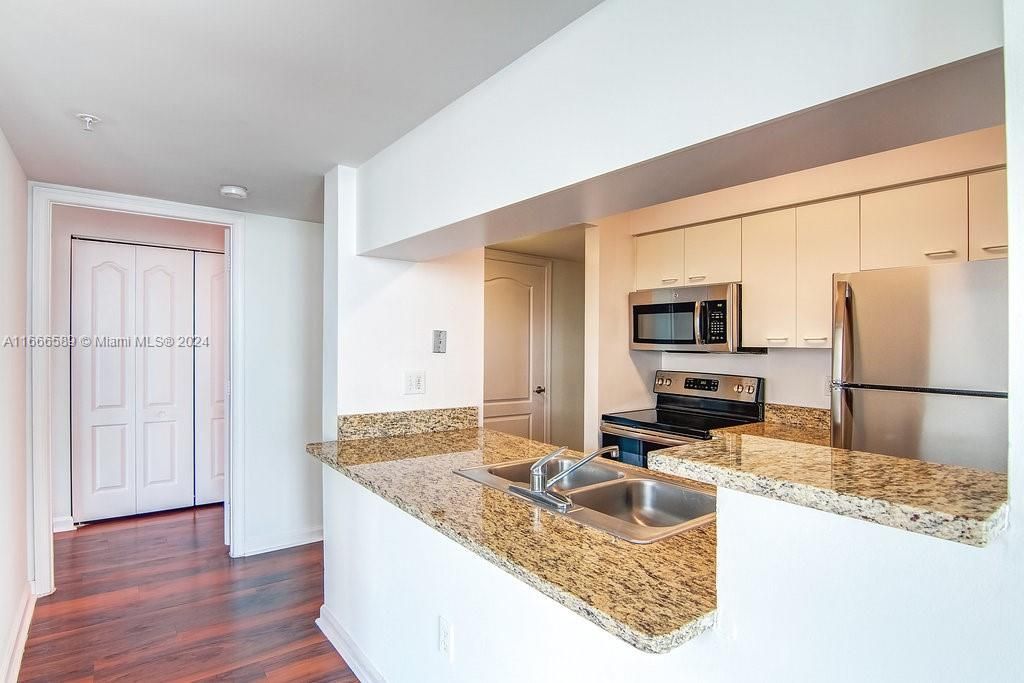 For Rent: $3,584 (2 beds, 2 baths, 1097 Square Feet)