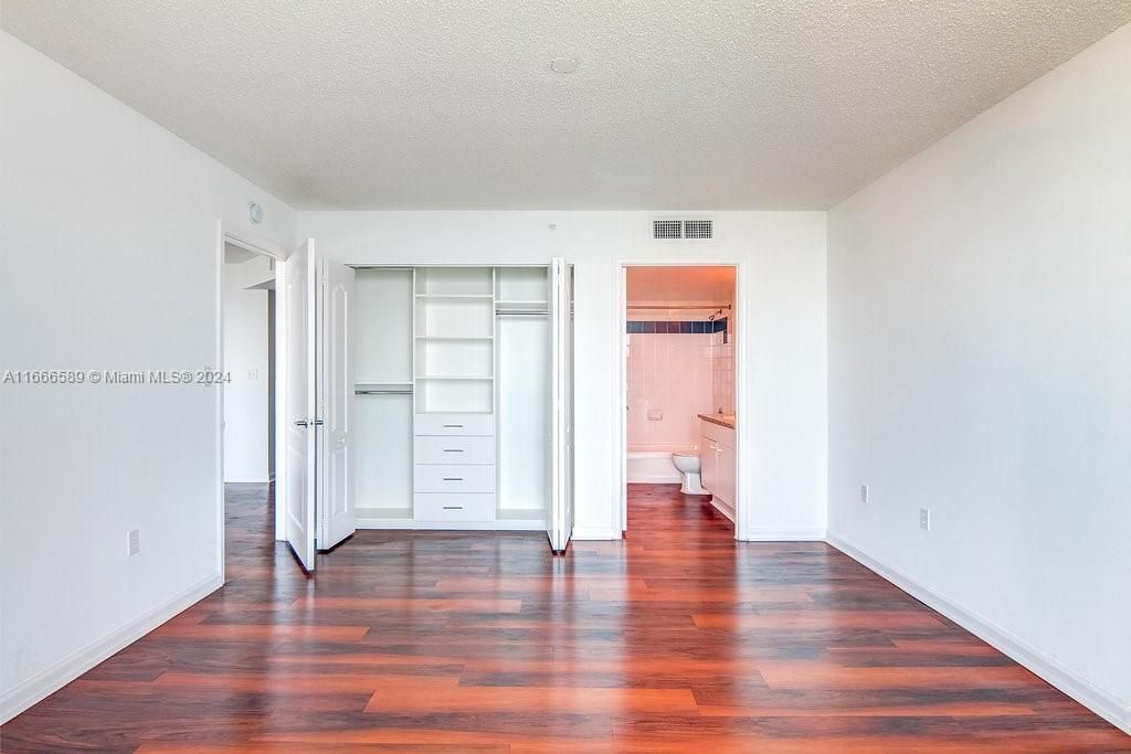 For Rent: $3,584 (2 beds, 2 baths, 1097 Square Feet)