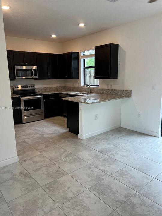 For Rent: $3,300 (3 beds, 2 baths, 1378 Square Feet)